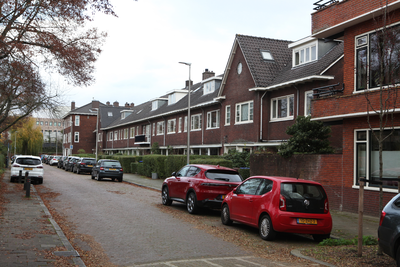 916125 Gezicht op de huizen Hendrik Tollensstraat 36 -lager te Utrecht.